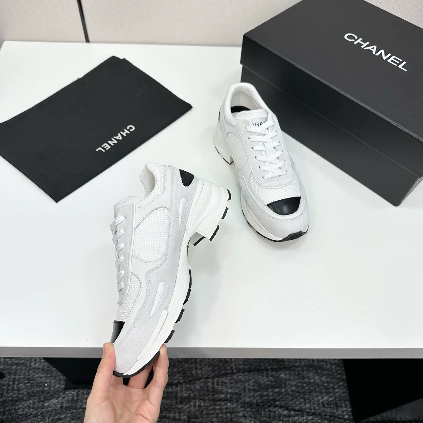 👟👟Ex-factory price 640👟👟Chanel Panda Shoes! 2025 counter's top casual sports shoes. This classic design; the upper is electro-embroidered with a variety of techniques; the outsole is fashionable and sporty; the unusual inclusion of a variety of color matching elements... The diversified mix and match is very good-looking and versatile, and can be used for leisure, fashion, sports, and outdoor... ꫛꫀꪝ Go➫ Materials: ❶Upper made of: original imported first-layer silk cowhide + original waterproof cloth + original first-layer cowhide ❷Inner lining: Original Yangli+wang ❸ Outsole based on: Original TPU combination outsole Counter boutique packaging complete set for women 35–41